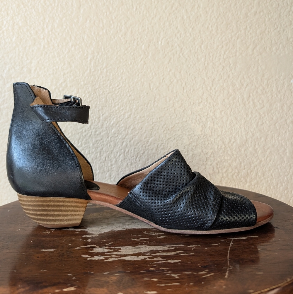 Miz Mooz Charley Leather Wide Width Heeled Sandals – Women’s US 11 (42W), Black - Picture 2 of 16
